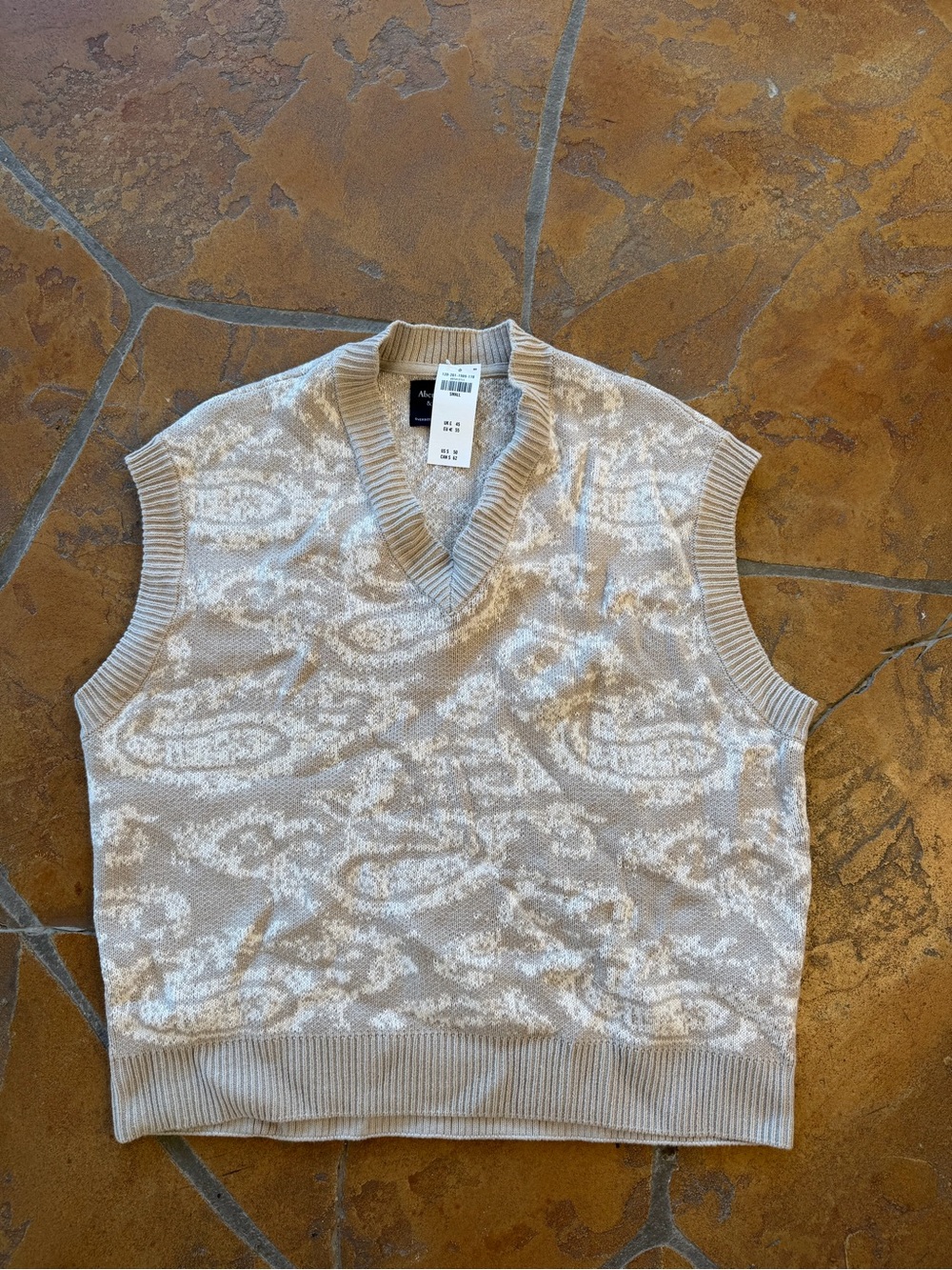 NWT Abercrombie & Fitch Men’s Oversized Knit Sweater Vest Paisley V-Neck S